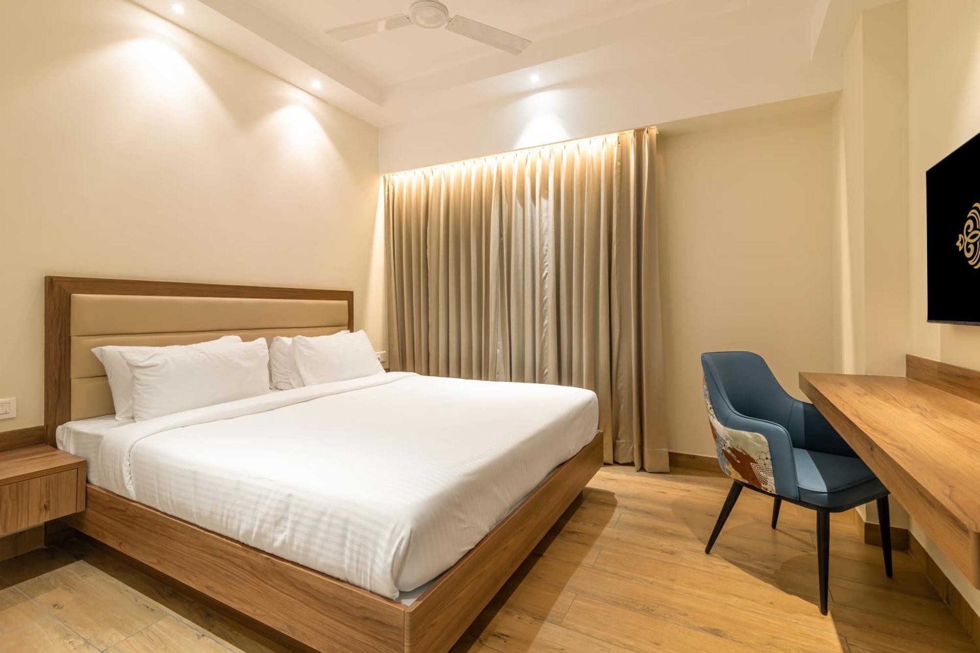 Royal Embassy Hotel Erode Buitenkant foto